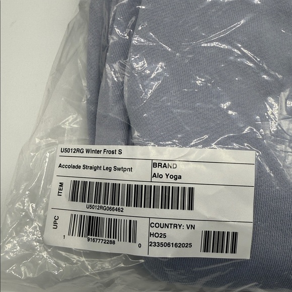 Alo yoga Accolade Straight Leg Sweatpant - winter frost - Picture 9 of 9